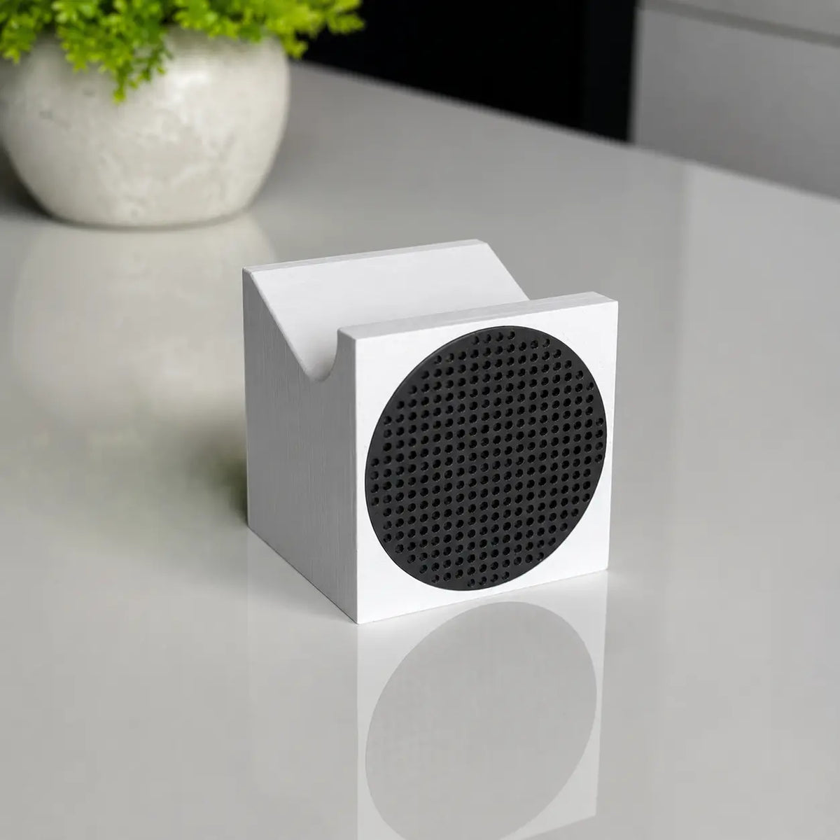 3D Printed Controller Stand Compatible with Xbox Wireless Controllers – Gaming Desk Display Holder BlakePrintz