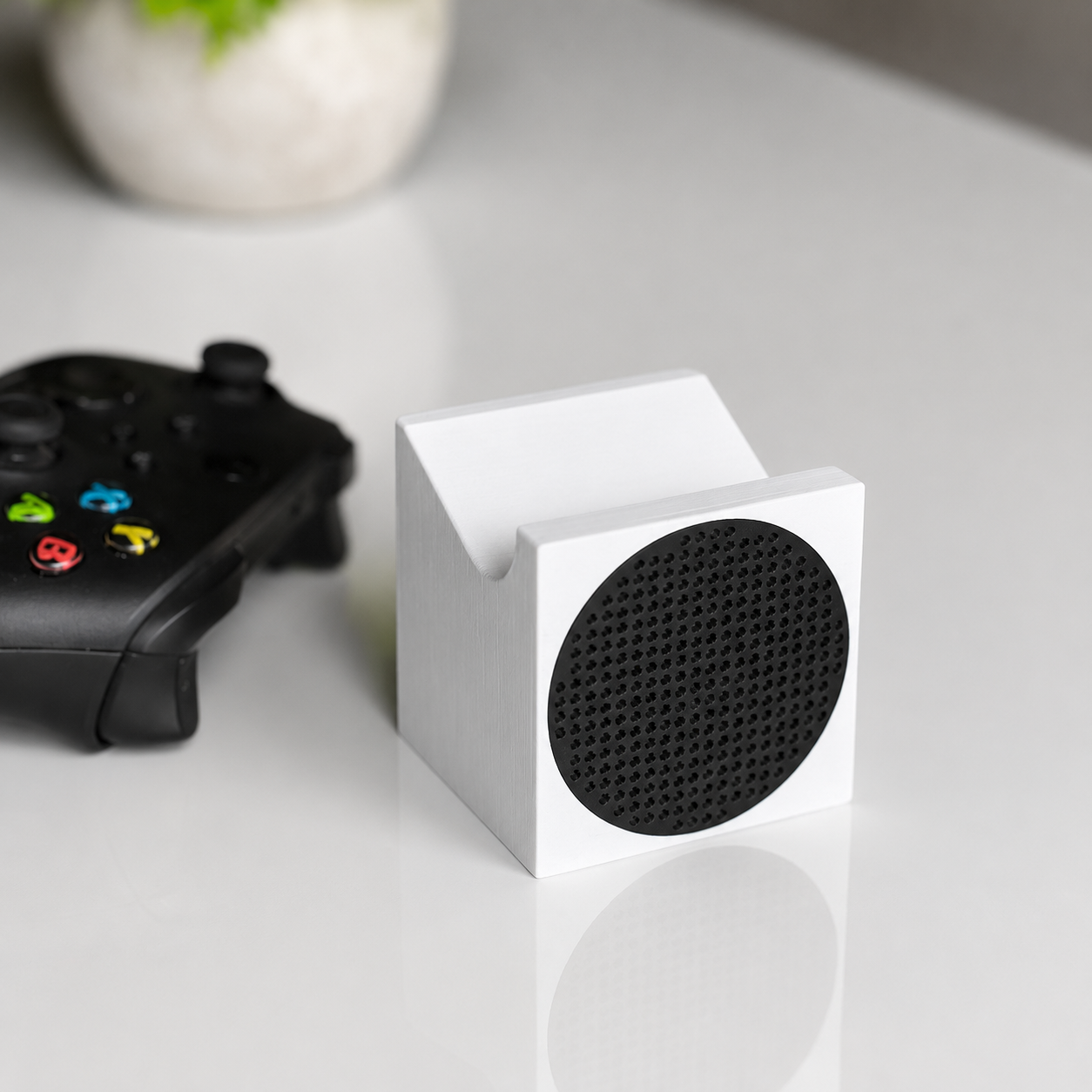 3D Printed Controller Stand Compatible with Xbox Wireless Controllers – Gaming Desk Display Holder BlakePrintz