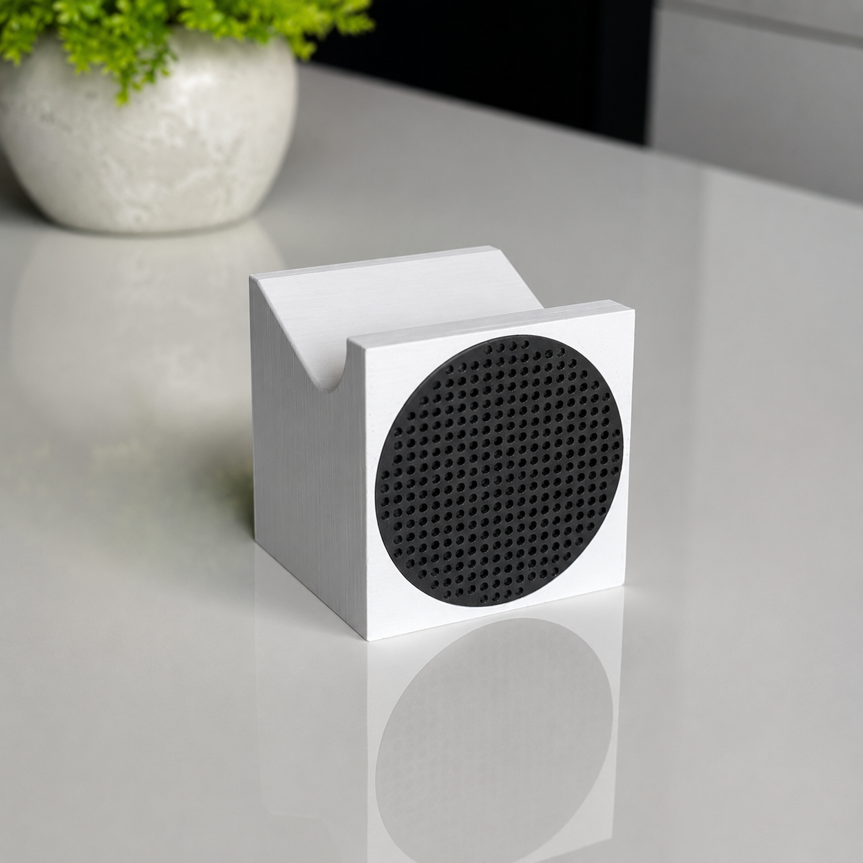 3D Printed Controller Stand Compatible with Xbox Wireless Controllers – Gaming Desk Display Holder BlakePrintz